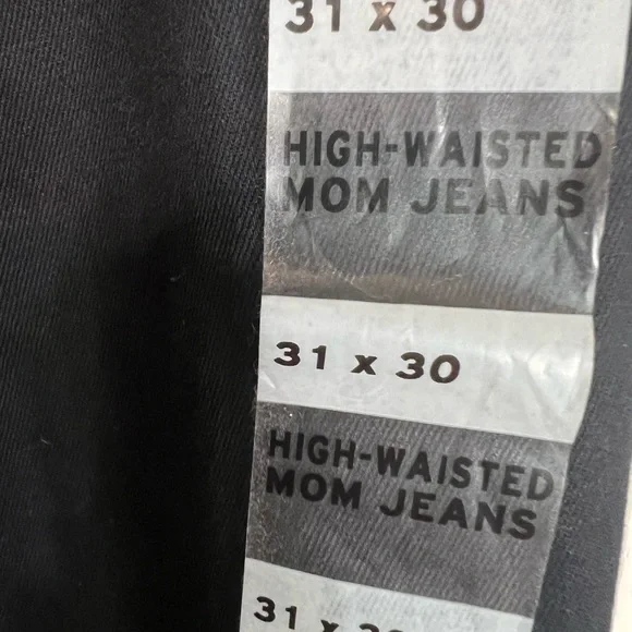 Levi’s high waisted mom jean - Picture 4 of 5